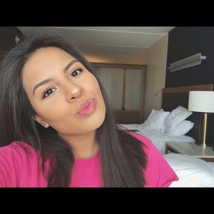 Meet your Posher, Valeria